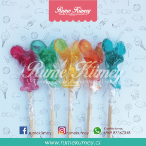 paletas de caramelo transarente en hermosas formas de topogigio. color rojo, verde, amarillo, naranjo, azul.