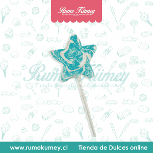 paleta de caramelo con forma de entrella en color blanco celeste.
